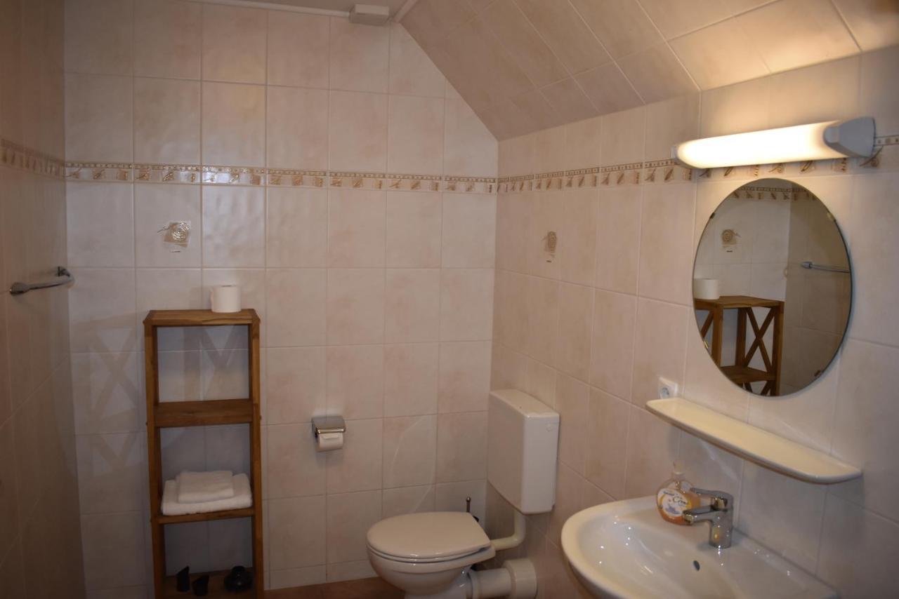 Pension Zur Schleuse Garni Am Elbe Luebeck - Kanal In Witzeeze Exterior photo
