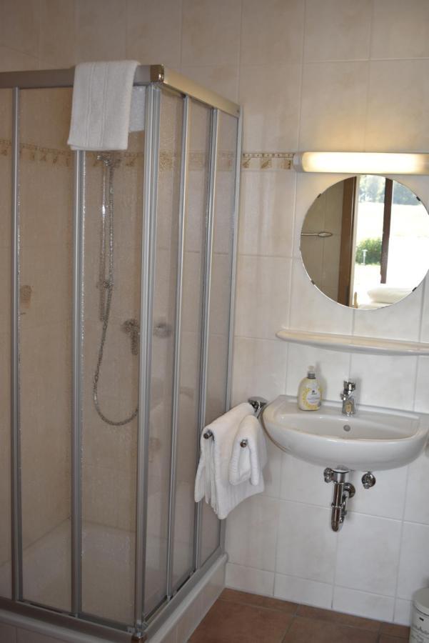 Pension Zur Schleuse Garni Am Elbe Luebeck - Kanal In Witzeeze Exterior photo